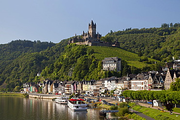 Town view with Moselle river and Reichsburg Imperial Castle, Cochem, Moselle, Rhineland-Palatinate, Germany, Europe, PublicGround