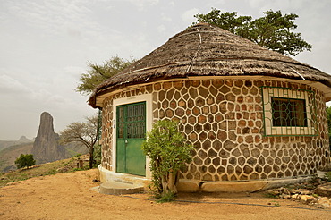 Round hut of the Campement de Rhumsiki, a hotel, volcanic landscape in the village of Rhumsiki, Mandara Mountains, Cameroon, Central Africa, Africa