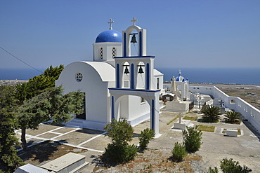 Old church of âˆšÃ¢xo GoniâˆšÂ°, typical architecture of the Cyclades, Santorini, Cyclades, Greek island, Greece, Europe