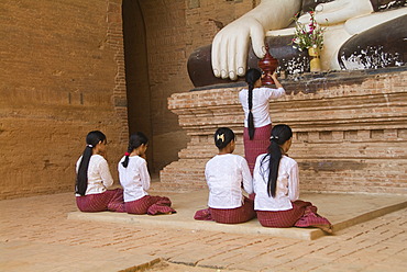 Burmese women praying to Buddha, Bagan, Myanmar