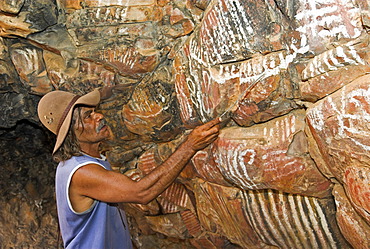 Australian aborigine explains rock paintings at Iga Wartha, Flinders Ranges, South Australia, Australia