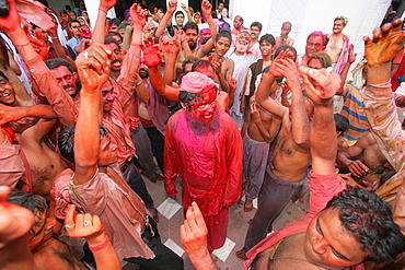 Sheikh Medimir Niazi, group picture during his wedding, Sufi shrine, Bareilly, Uttar Pradesh, India, Asia