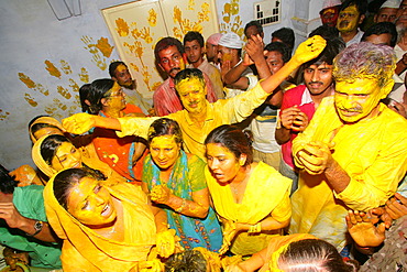 Dancers during a wedding, Sufi shrine, Bareilly, Uttar Pradesh, India, Asia