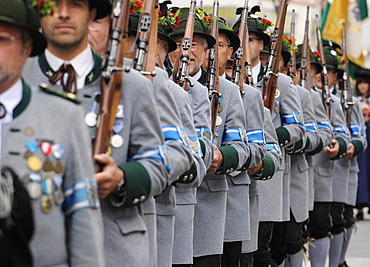 Mountain gunmen of Wolfratshausen at the 'Gebirgsschuetzentag' parade in Wolfratshausen, Upper Bavaria, Bavaria, Germany, Europe