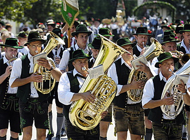 Marching band, parade to the Loisachgau Trachtenfest folklore festival, Neufahrn, Upper Bavaria, Bavaria, Germany, Europe