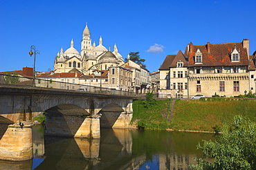 Saint Front Cathedral, World Heritage Site of the Routes of Santiago de Compostela in France, Isle River, Perigueux, Perigord Blanc, Dordogne, Aquitaine, France, Europe