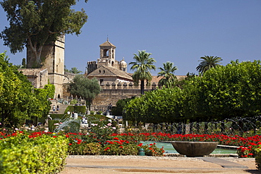 Garden and tower Torre de los Leones, Alcazar de los Reyes Cristianos, Alcazar Viejo, Cordoba, Andalusia, Spain, Europe