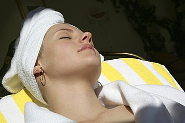 AUT, Austria, Neustift-Milders, Stubai Valley: Wellness. young woman in a spa. Relaxing after a sauna bath. Wellness-Spa Hotel Milderer Hof. |