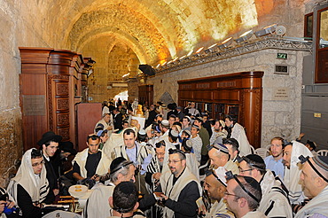 Bar Mitzvar, Jewish coming of age ritual, Western Wall or Wailing Wall, Old City of Jerusalem, Arab Quarter, Jerusalem, Israel, Middle East