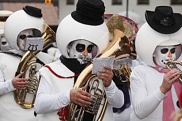 Thaurer Schneemandl Musig, band, Mullerlaufen parade in Thaur, carnival parade, Tyrol, Austria