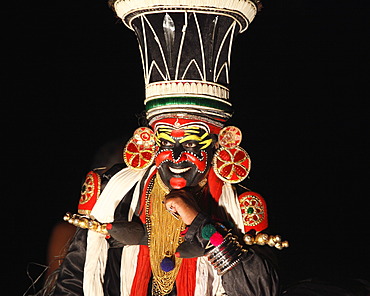 Kathakali dance, Chuvanna Thaadi character, Kerala, southern India, Asia