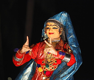 Kathakali dance, Minukku character, Kerala, southern India, Asia