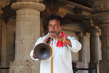 Nadaswaram musician, Jain temple on Vindhyagiri Hill, Shravanabelagola, Karnataka, South India, India, South Asia, Asia