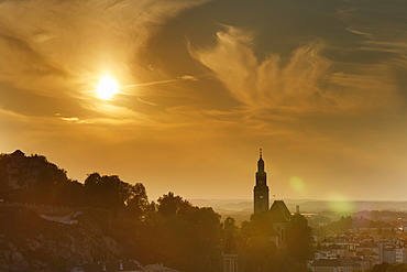 Moenchsberg mountain and Augustinerkirche church in Muelln in the evening light, as seen from Kapuzinerberg mountain, Salzburg, Austria, Europe