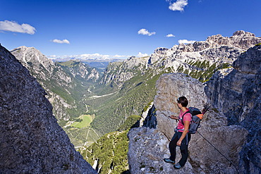 Mountain climber ascending Monte Piano climbing route, Alta Pusteria, in front of the Val di Landro Valley, Dolomites, Alto Adige, Italy, Europe