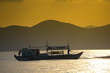 Banka, a traditional Filipino outrigger boat, anchored off the beach in the evening light, Busuanga, Philippines, Asia