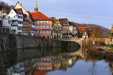 Row of old houses along the bank wall of the Kocher River, Mauerstrasse, Schwaebisch Hall, Baden-Wuerttemberg, Germany, Europe, PublicGround