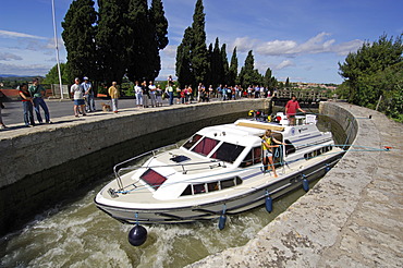 Boat, Fonserannes Lock, Canal du Midi, Midi, France, Europe