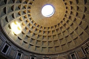 Dome of the Pantheon, Rome, Italy, Europe