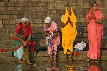 Women at the Hindu morning prayer Puja, Ganges river, Varanasi, Uttar Pradesh, India, Asia