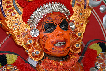 Theyyam performer during a ritual, near Kasargod, North Kerala, South India, Asia