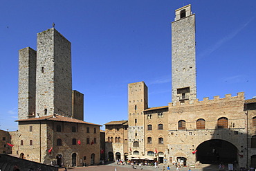 Medieval town of San Gimignano with residential towers, Siena province, Tuscany, Italy, Europe