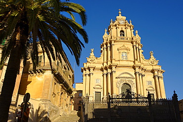 Baroque cathedral of St George, designed by Rosario Gagliardi, Piazza Duomo, Ragusa Ibla, Sicily, Italy, Europe