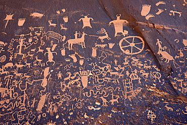 Petroglyphs carved into sandstone, representation of Fremont, Anasazi, Navajo and Anglo-Saxon cultures, prehistoric and historic rock art, Newspaper Rock State Historic Monument and Recreation Site, San Juan County, Utah, United States of America, USA