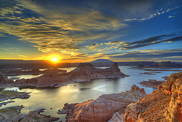 View from Alstrom Point to Lake Powell at sunrise, Padre Bay with Gunsight Butte and Navajo Mountain, houseboats, Bigwater, Glen Canyon National Recreation Area, Arizona, Southwestern USA, Utah, USA