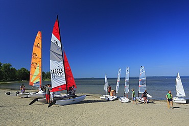 Sailing boats on the bank of the Saint Lawrence River, ChÃ¢teauguay, MontrÃ©al, Quebec Province, Canada, North America