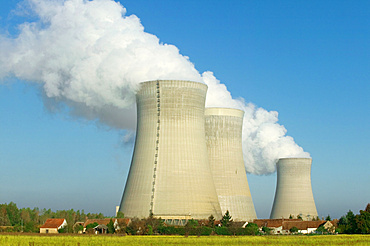 Dampierre nuclear power plant, Dampierre-en-Burly, Loiret, France, Europe