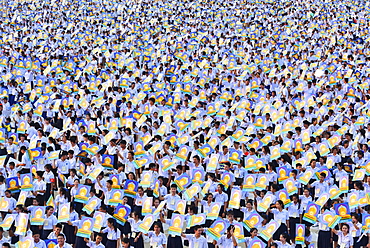 Mass event at Wat Phra Dhammakaya temple, followers holding pictures with Buddha images, Khlong Luang District, Pathum Thani, Bangkok, Thailand, Asia *** IMPORTANT: Image must not be used in a negative context with the Dhammakaya temple ***