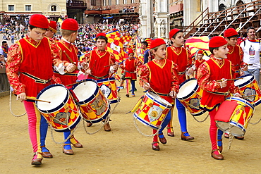 Children drumming group of the Contrada of the Snail, Contrada della Chiocciola, at the Palio di Siena, Piazza del Campo, Siena Tuscany, Italy, Europe