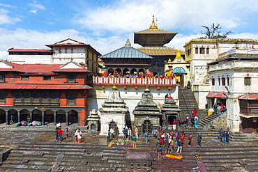 Cremation ghat along the Bagmati river, Pashupatinath Temple complex, Kathmandu, Nepal, Asia