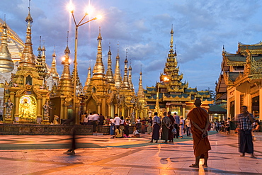 Evening mood, illuminated Shwedagon Pagoda, Rangoon, Myanmar, Asia