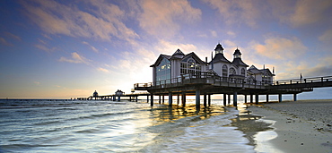 Pier on the beach, morning atmosphere, Seebad Sellin, Rugen, Mecklenburg-Western Pomerania, Germany, Europe