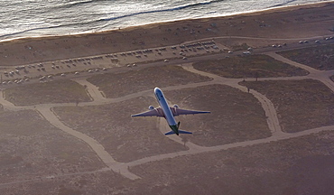 Los Angeles International Airport, LAX, runway, jet taking off, Los Angeles, Los Angeles County, California, USA, North America