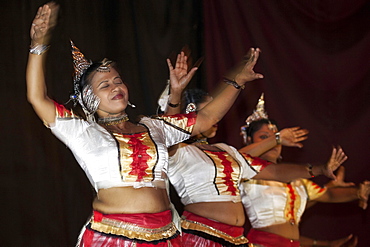 Traditional dance, dancers in traditional costumes, Kandy, Central Province, Sri Lanka, Asia