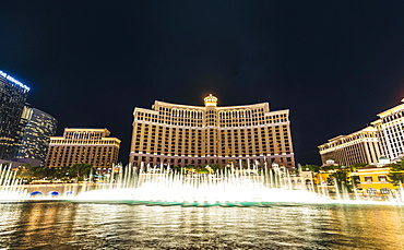 Fountains in front of Bellagio Hotel, luxury hotel, Las Vegas Strip, Las Vegas Boulevard, Las Vegas, Nevada, USA, North America