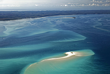 Tiny island, sandbar in the Pacific, behind Frazer Island, Queensland, Australia, Oceania