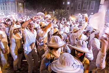 Crowd of people, white powder and white clothes, evening mood, carnival La Fiesta de los Indianos, Las Palmas de Gran Canaria, Canary Islands, Spain, Europe