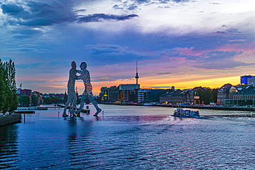 Molecule Man, monumental artwork by Jonathan Borofsky by Jonathan Borofsky, River Spree, TV Tower, sunset, Treptow, Berlin, Germany, Europe