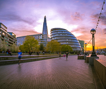 Riverside promenade on the Thames, Potters Fields Park, Skyline, London City Hall, The Shard, at sunset, Southwark, London, England, United Kingdom, Europe