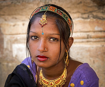 Young woman, portrait, Pushkar, Rajasthan, India, Asia