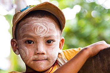 Child with Thanaka paste in the face of mountain tribe or mountain people Pa-O or Pa-Oh or Pao or Black Karen or Taungthu or dew-soo, ethnic minority, portrait, near Kalaw, Shan State, Myanmar, Myanmar, Asia