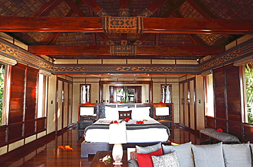 Interior of a luxury bure, traditional Fijian cottage made of wood and straw, Malolo Island, Mamanuca Islands, Fiji, Oceania