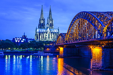 Hohenzollern Bridge and Cologne Cathedral on the Rhine at night, Cologne, Germany, Europe