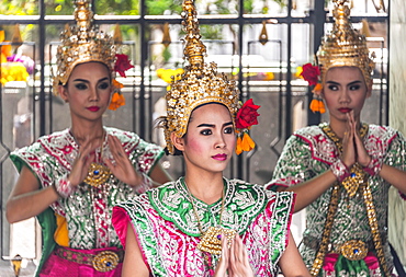 Traditional Thai dancers, Sukhothai Dance, Bangkok, Thailand, Asia