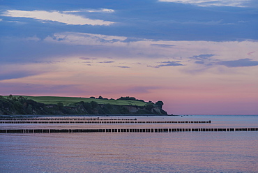 Groynes made of wooden stilts in the Baltic Sea, cliffs, at twilight, Bad Boltenhagen, Mecklenburg-Western Pomerania, Germany, Europe