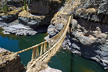 Qu'eswachaka suspension bridge, rope bridge made of woven Peruvian Feathergrass (Stipa ichu), over the Apurimac River, last known working Inca suspension bridge, national cultural heritage of Peru, Southern Peru, Peru, South America